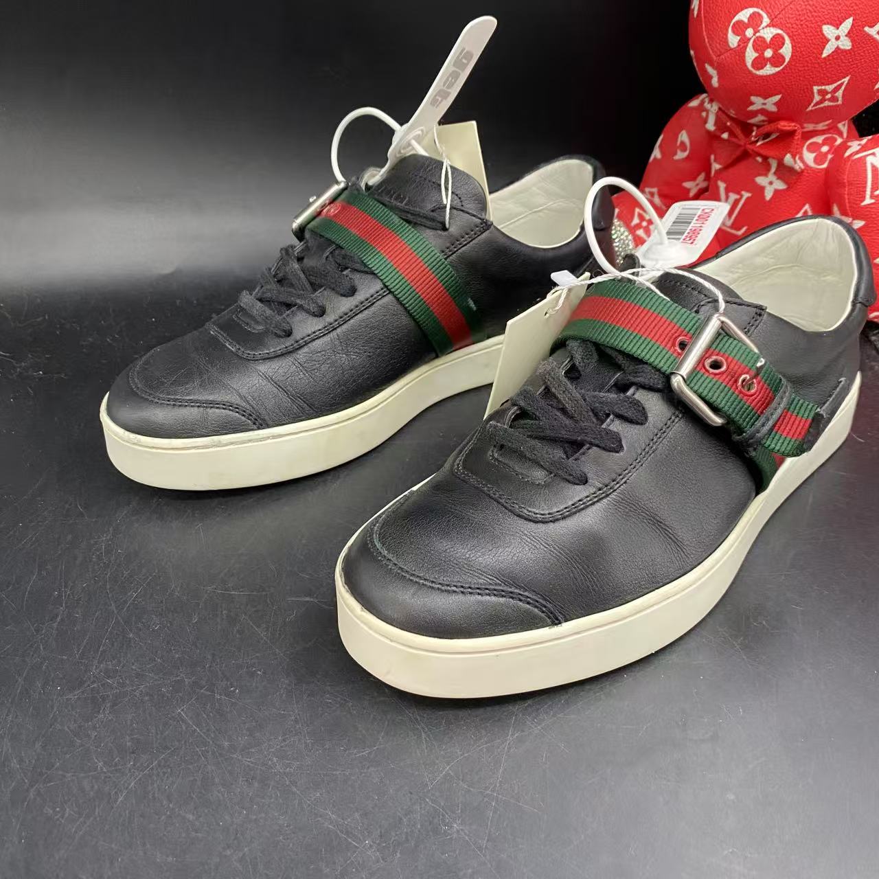 95新 GUCCI/古驰 黑色搭扣时尚舒适板鞋39.5欧码ddm1886