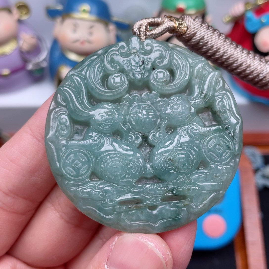 翡翠颈饰未镶嵌兔牌