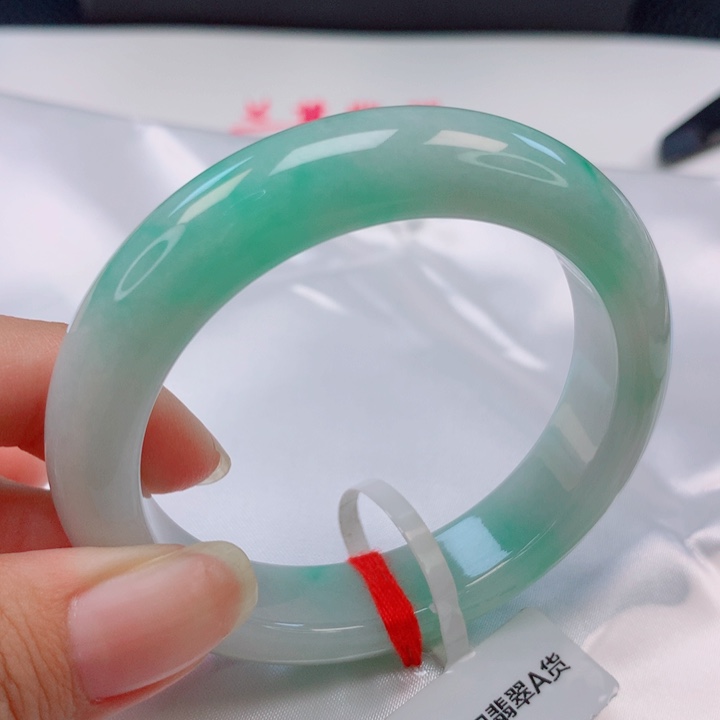 水***m翡翠手镯未镶嵌51圈