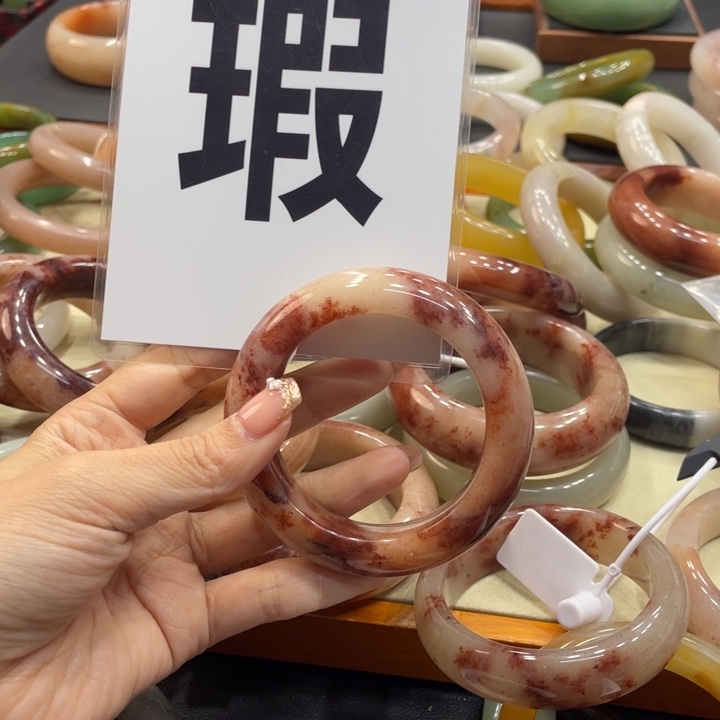 语***蝶石英质玉未镶嵌珠宝奇石54