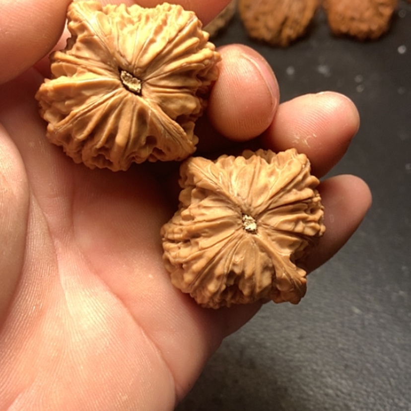 【闪购商品】文玩核桃吊坠敢*队磨盘