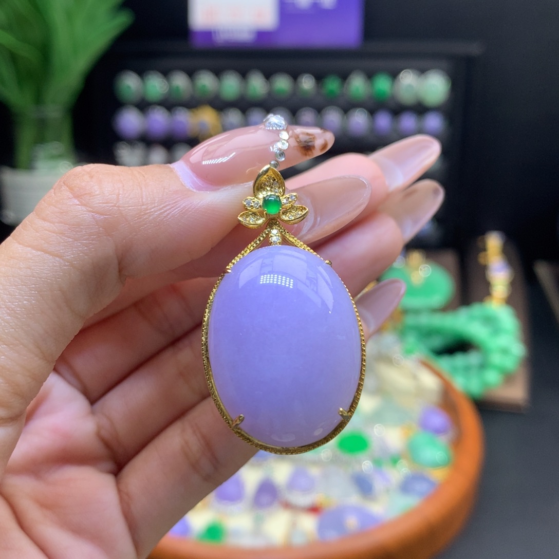 翡翠18K金镶嵌颈饰