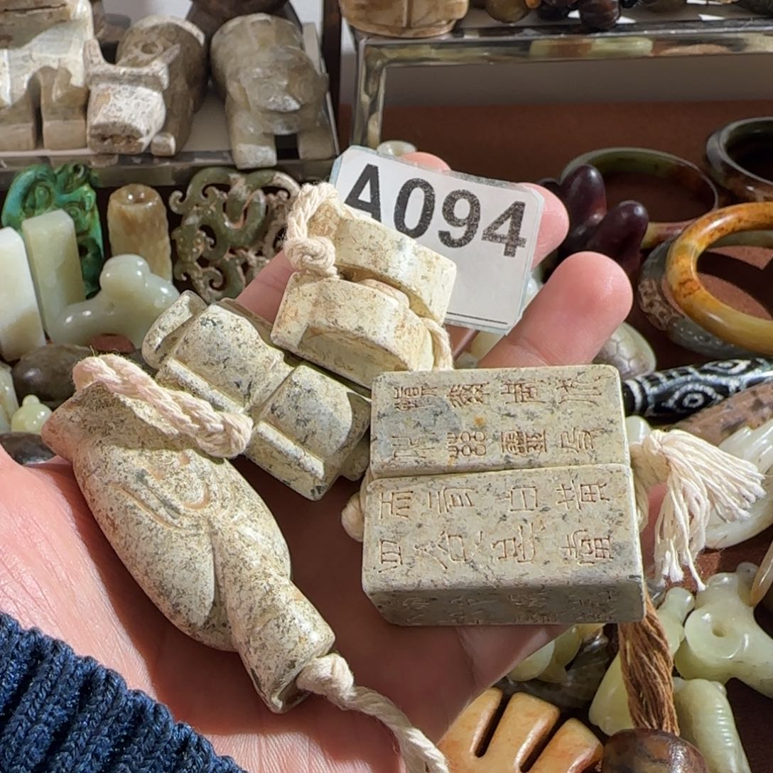 未镶嵌蛇纹石玉颈饰