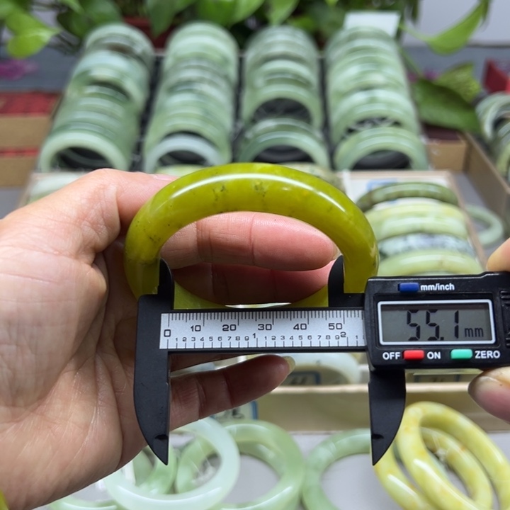 蛇纹石玉未镶嵌手镯41