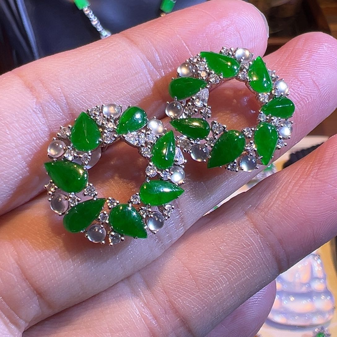 翡翠耳饰18K金镶嵌浓阳绿高冰耳饰设计款