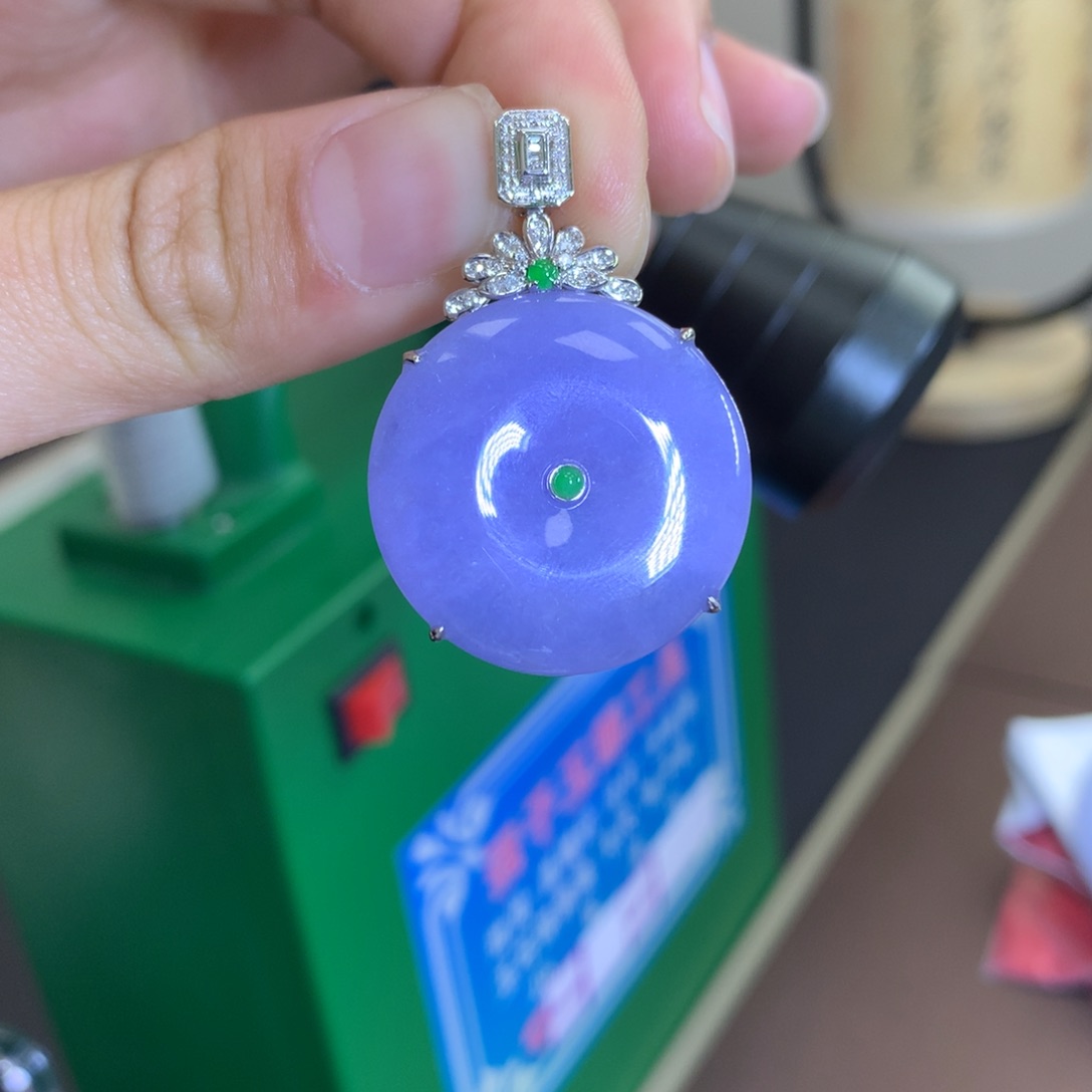 翡翠颈饰18K金镶嵌翡翠