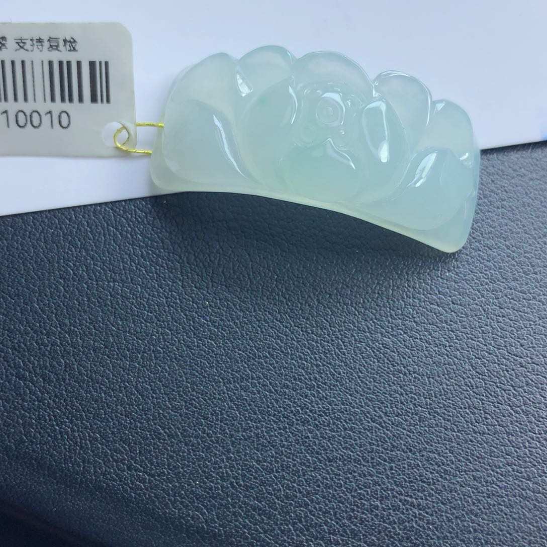 翡翠颈饰未镶嵌笑**云手牌