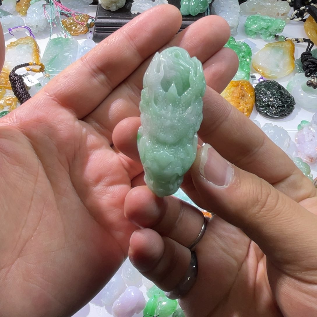 翡翠颈饰未镶嵌天然