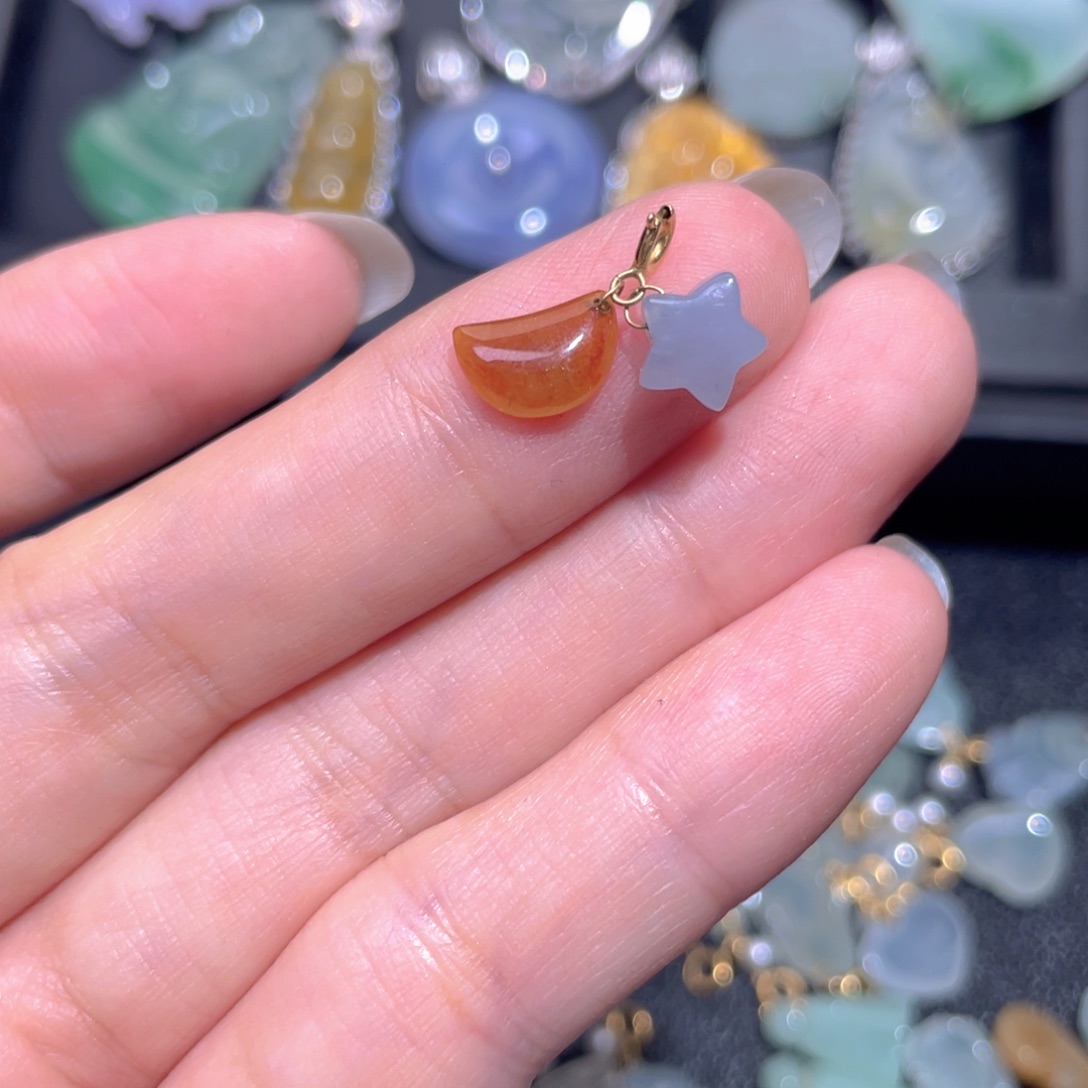 颈饰18K金镶嵌翡翠翡翠