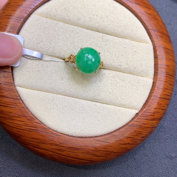 翡翠18K金镶嵌颈饰翡翠