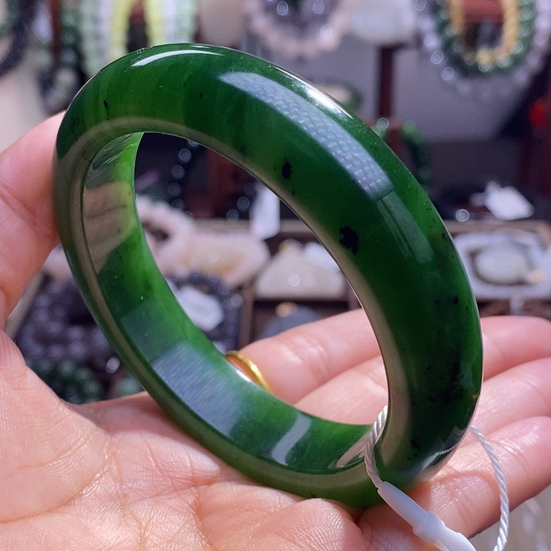 和田玉毕业级老矿料碧玉辣绿宽版手镯58.6未镶嵌