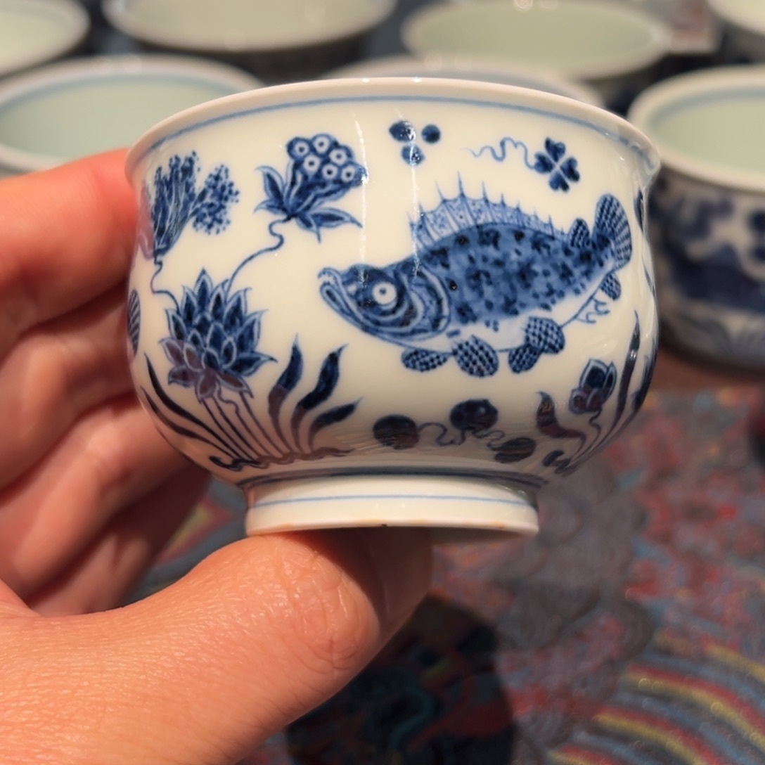 陶精品青花鱼藻纹内海水炉式杯口径约6.6厘米
