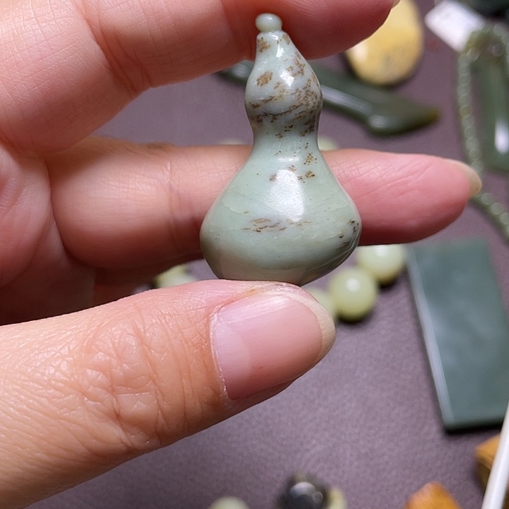 手绳未镶嵌岫岩河磨玉（透闪石质玉）谜