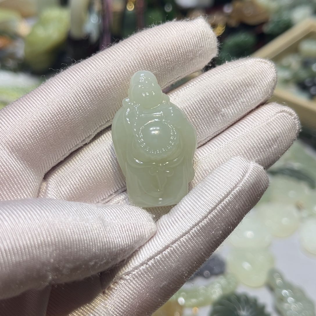 和田玉颈饰未镶嵌妙**?