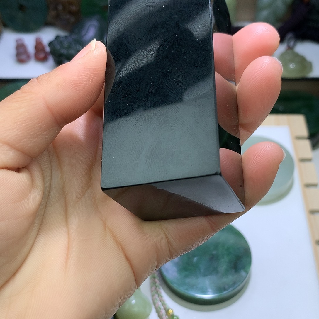 郎***下和田玉（糖玉）未镶嵌珠宝半成品