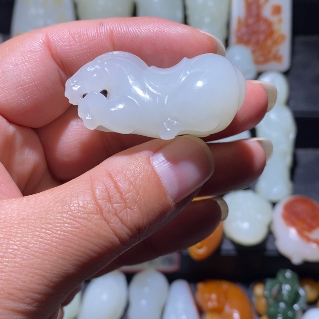 ****和田玉未镶嵌颈饰