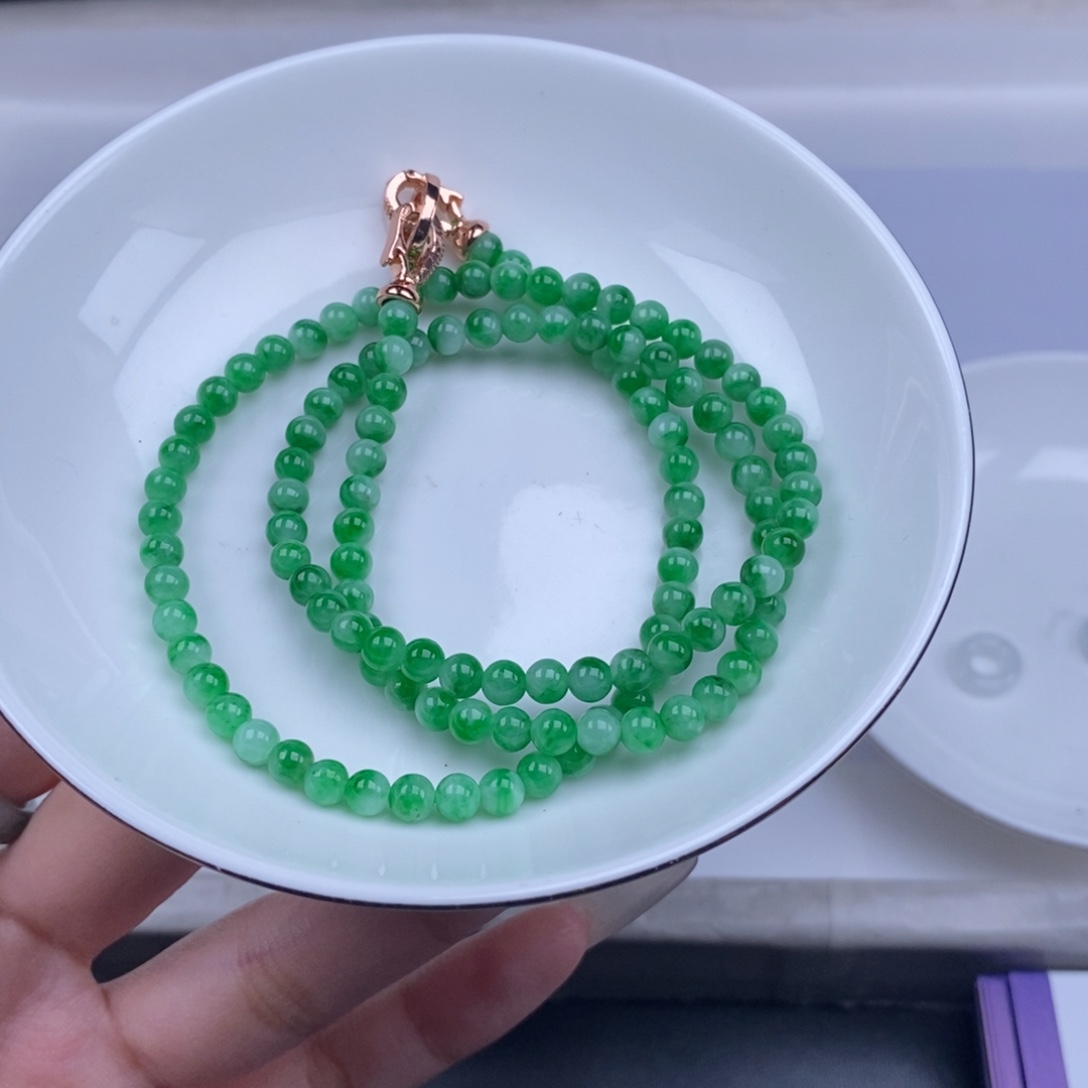 若***梅翡翠未镶嵌颈饰翡翠