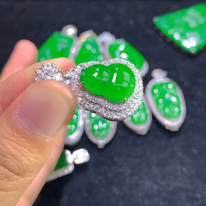 翡翠颈饰银S925镶嵌一个