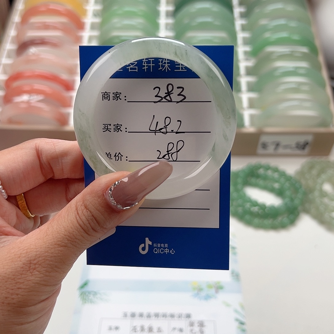 未镶嵌手镯石英质玉