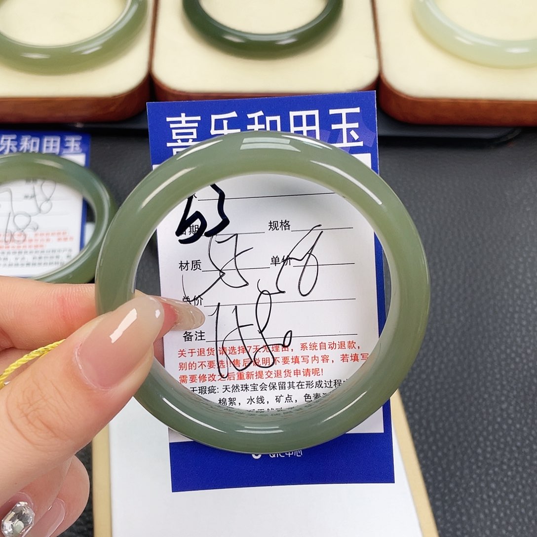 和田玉手镯未镶嵌
