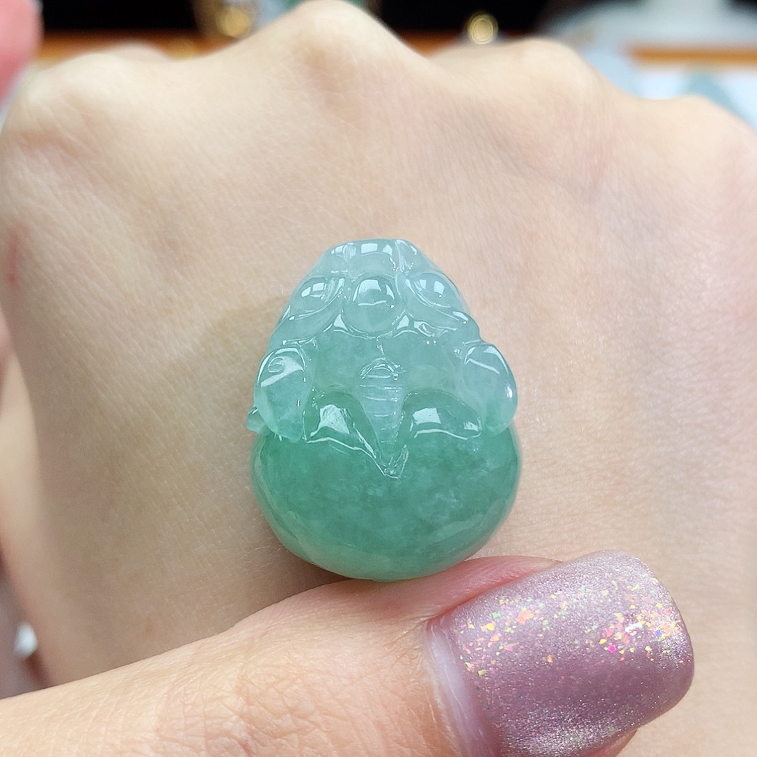 翡翠颈饰未镶嵌大*子貔貅