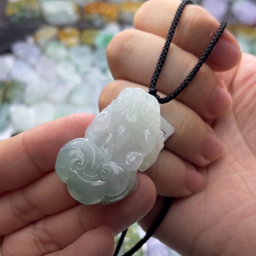 翡翠颈饰未镶嵌貔貅