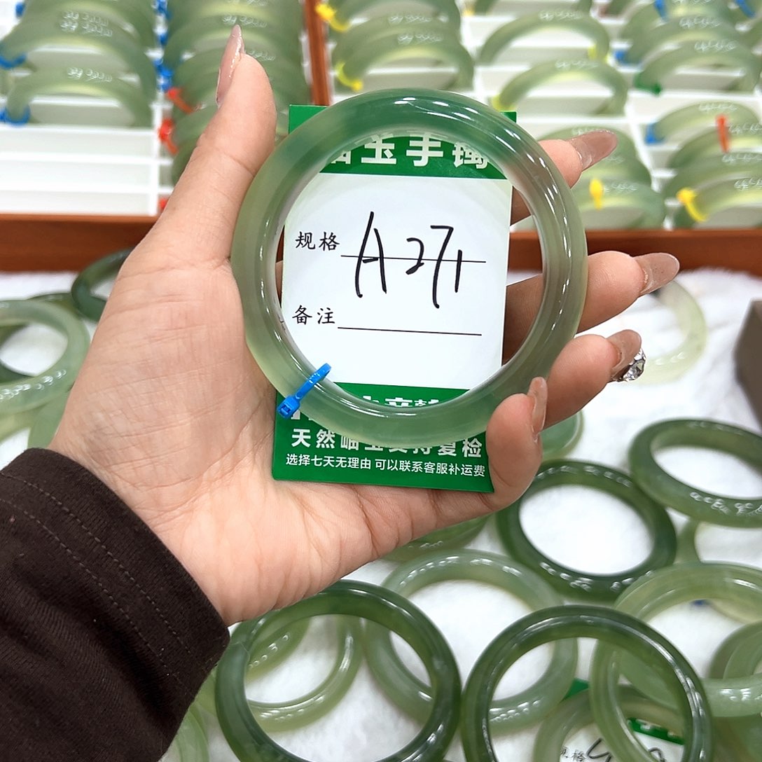 Y***o蛇纹石玉未镶嵌手镯