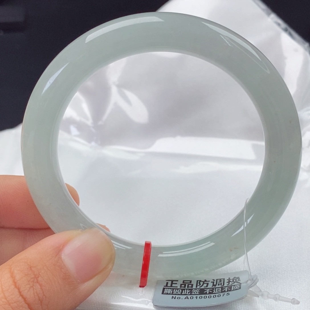 翡翠手镯（圆镯）未镶嵌