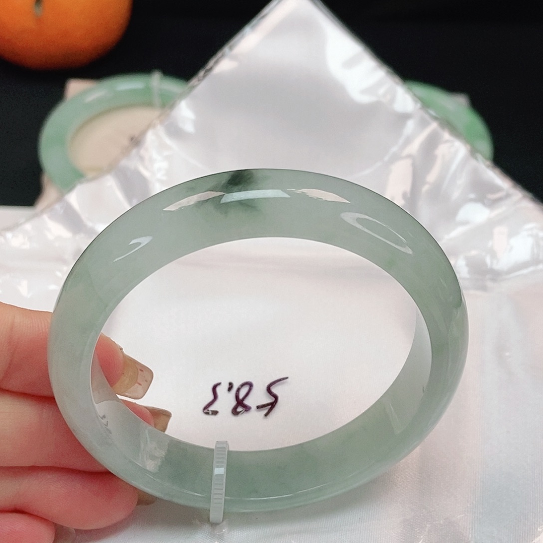 翡翠手镯未镶嵌正圈