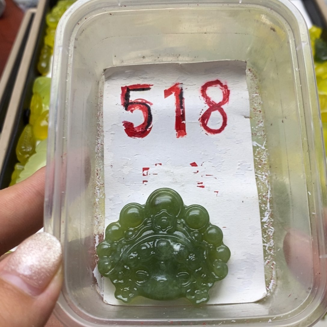 蛇纹石玉未镶嵌挂坠