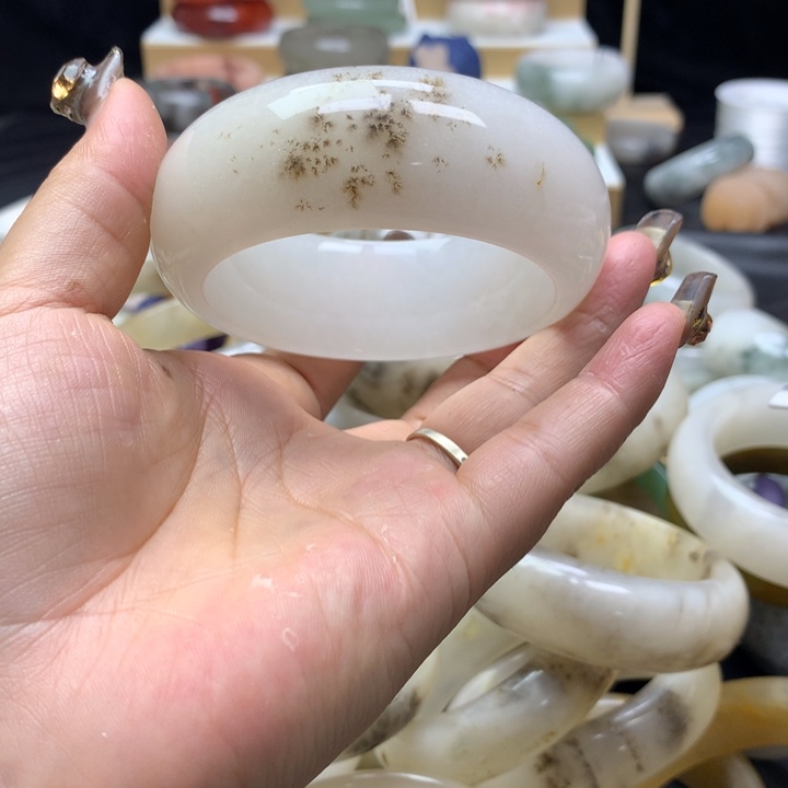 未镶嵌手镯石英质玉杨**亿