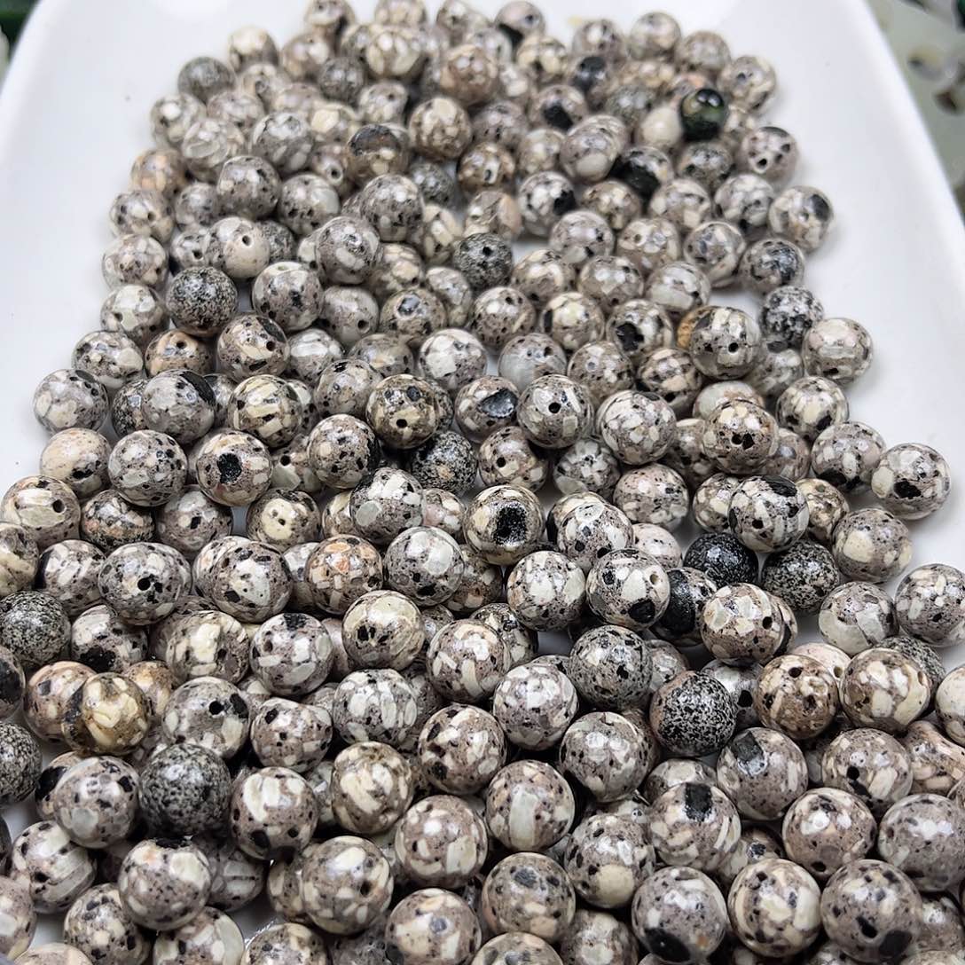 颈饰未镶嵌石英岩玉