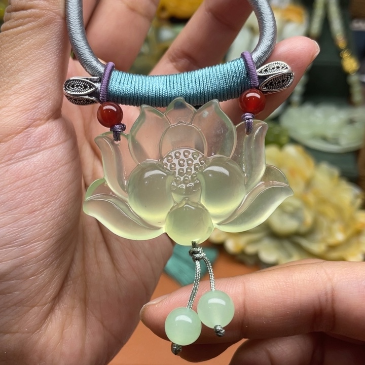 蛇纹石玉吊坠合金