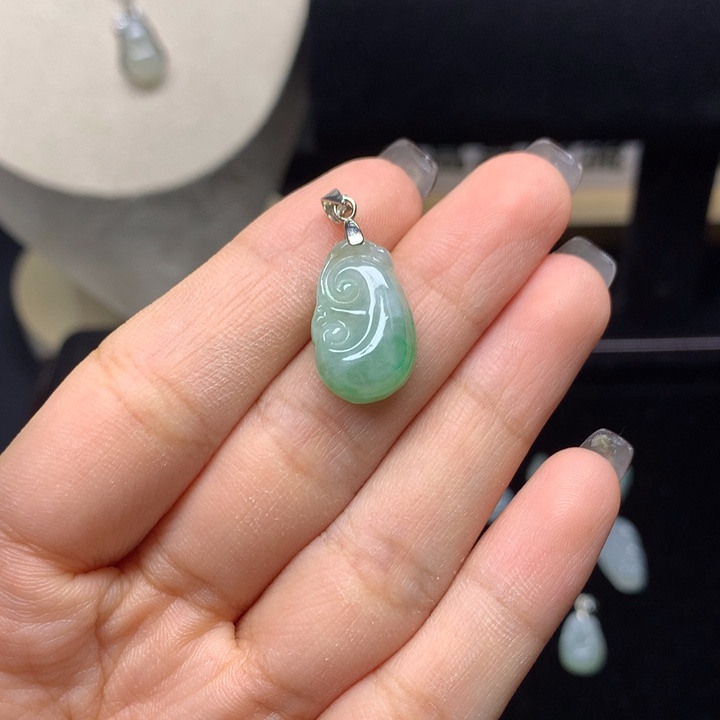 吊坠(不含链)银S925镶嵌翡翠绿飘花如意