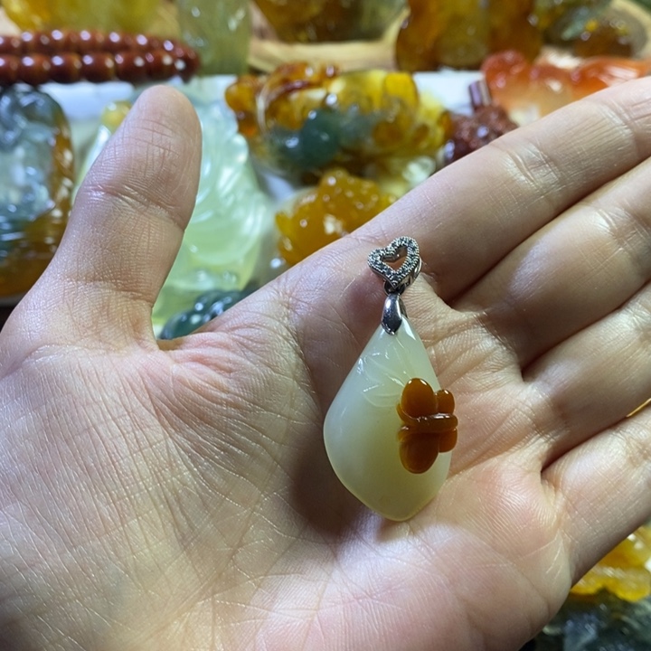 蛇纹石玉未镶嵌颈饰