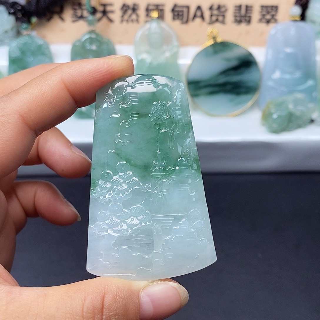 翡翠颈饰未镶嵌翡翠