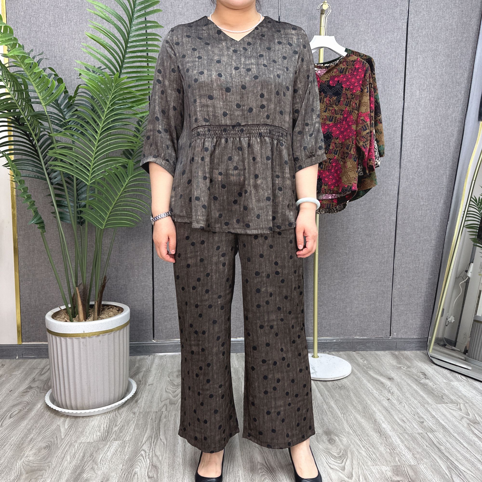 断码特价中年春夏中袖丝缎套装60-70岁妈妈套装50-60岁高档套装