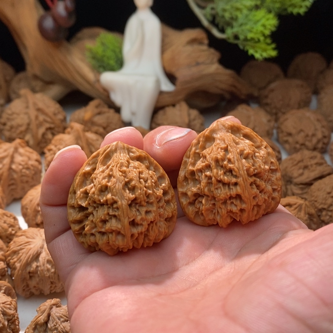 M***佬吊坠文玩核桃南疆石40