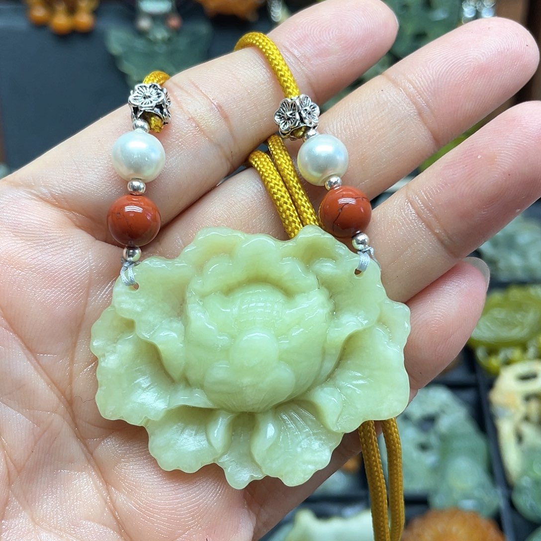 未镶嵌蛇纹石玉颈饰