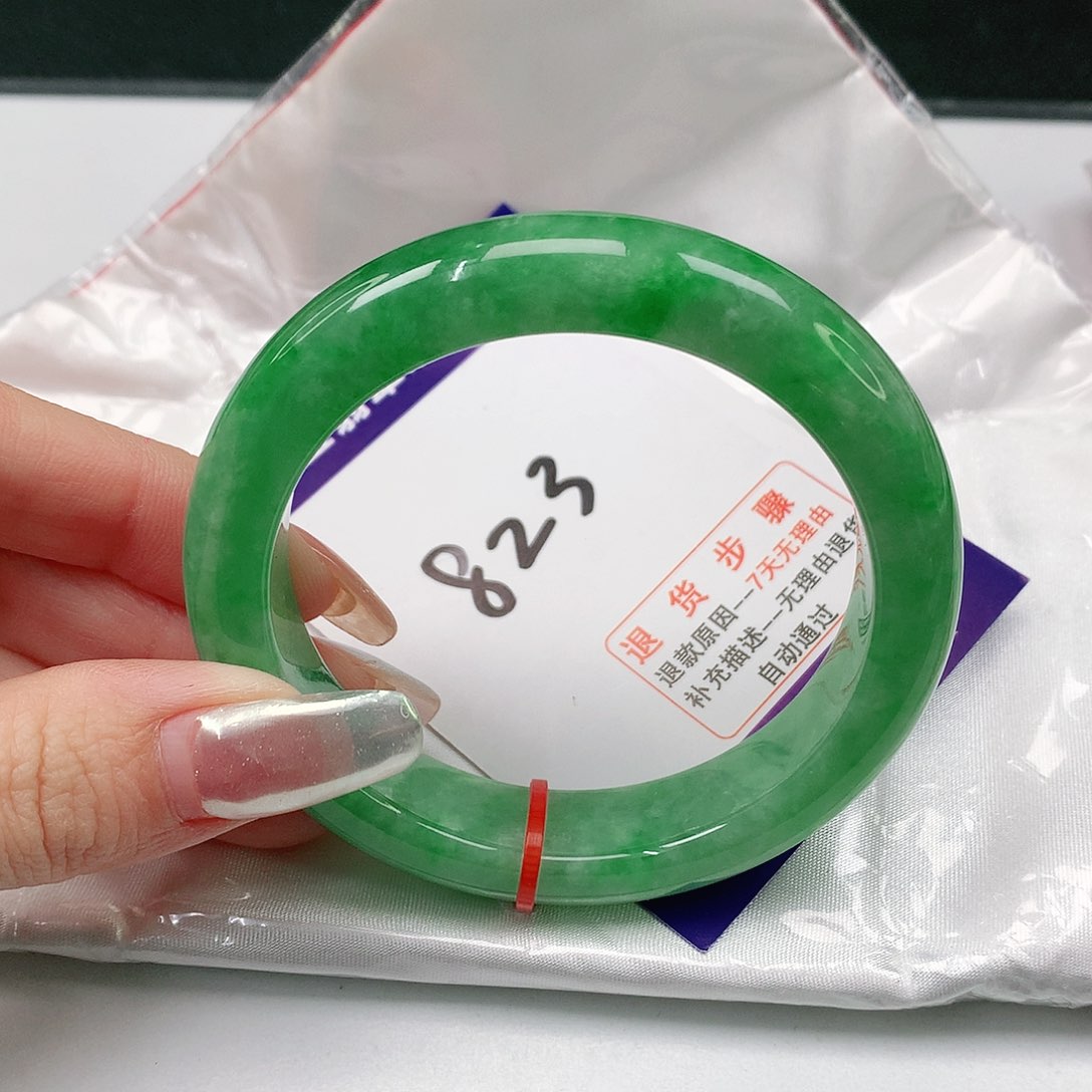 翡翠手镯未镶嵌翡翠手镯