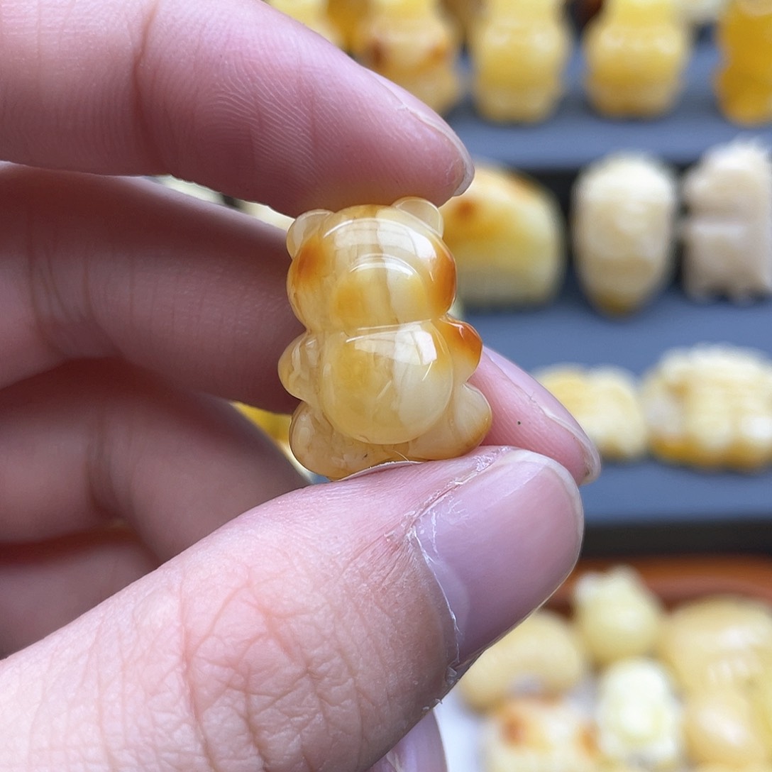 琥珀裸石未镶嵌蜜蜡