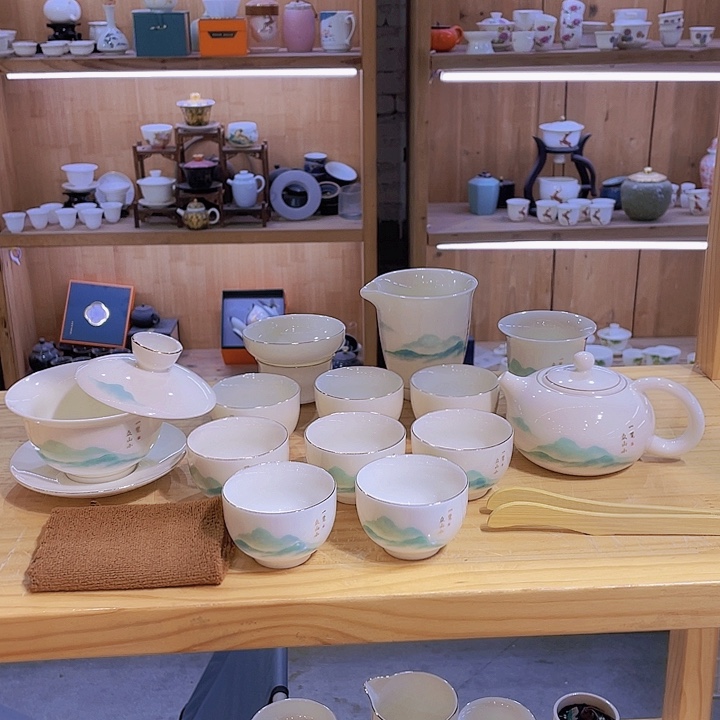 一览众山小羊脂玉套装