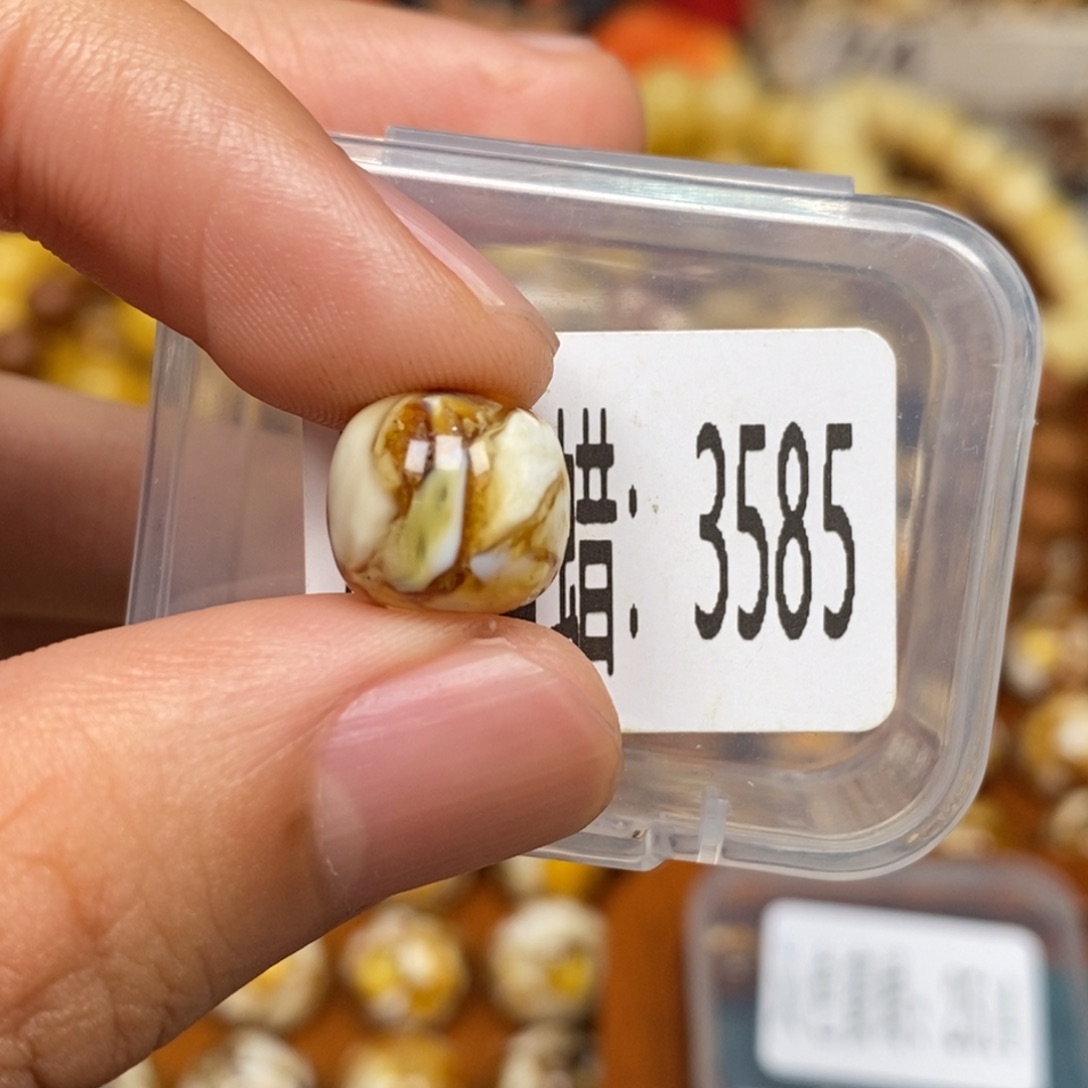 蜜蜡未镶嵌珠宝奇石3585