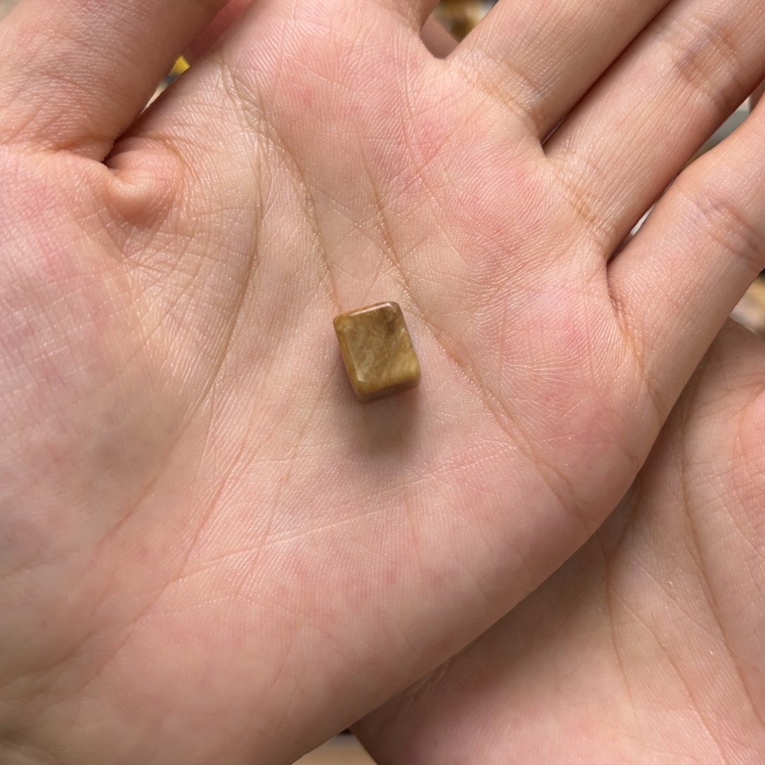 梦***舞琥珀未镶嵌裸石天然琥珀