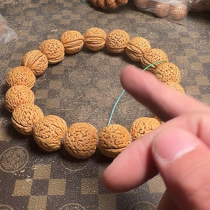 吴***悠吊坠桃核666666666