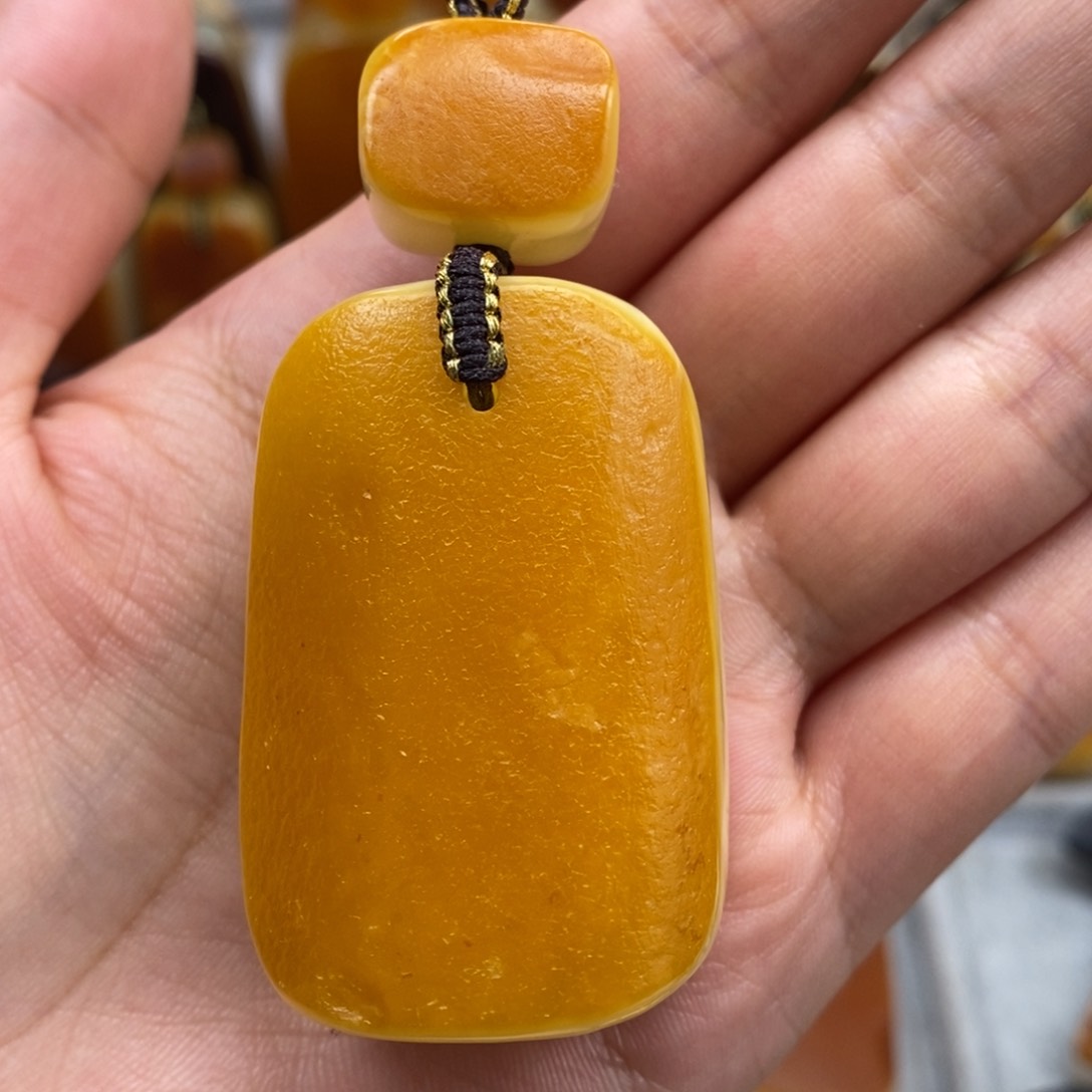 未镶嵌吊坠(赠链)琥珀