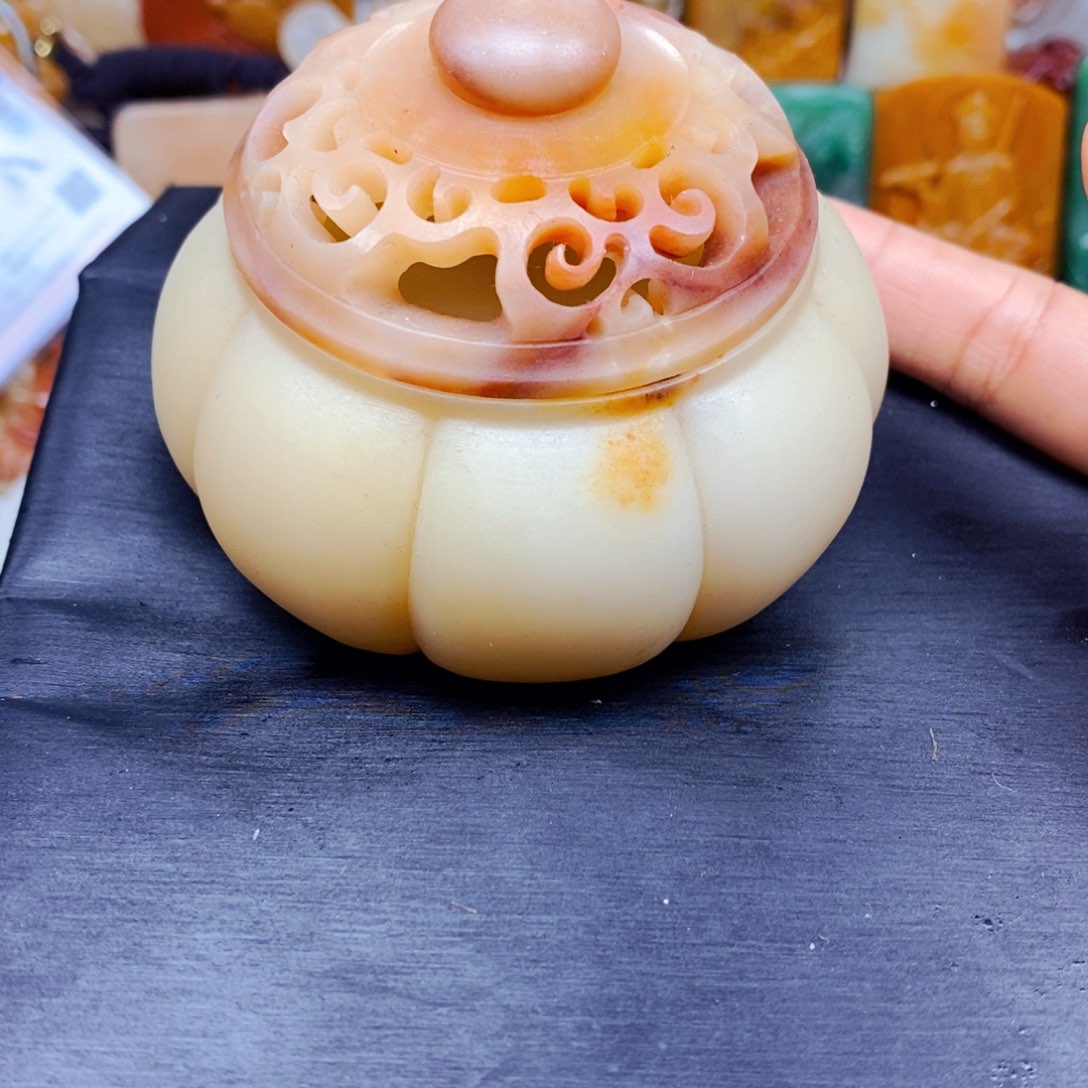 石英质玉（黄龙玉）颈饰未镶嵌