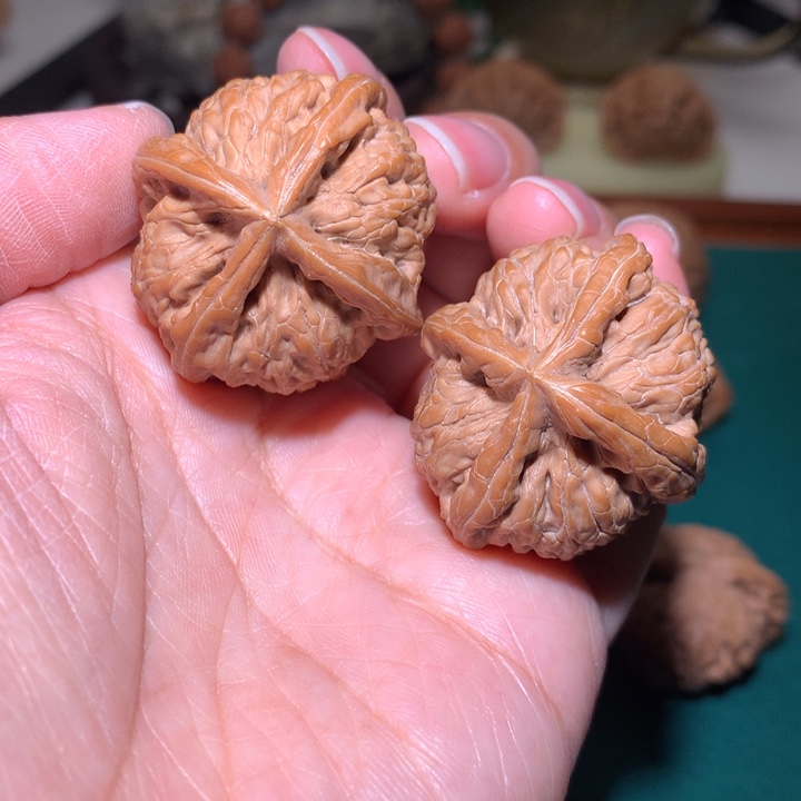 文玩核桃把件四棱