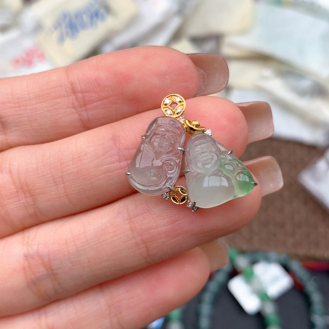 18K金镶嵌挂件翡翠