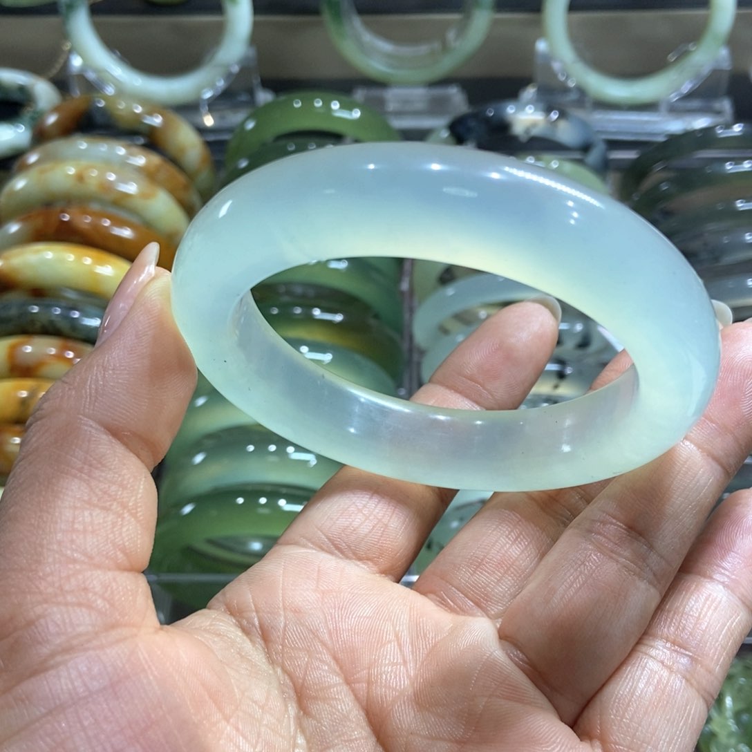 蛇纹石玉手镯未镶嵌60